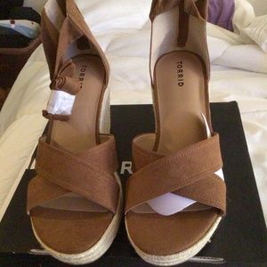 Brown platform